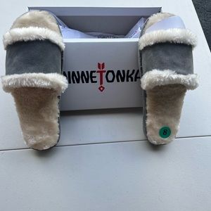 Minnetonka Loni Slipper